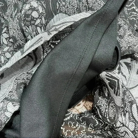 ECI 100% silk Fully lined mini dress with chest flower detailing - Picture 10 of 11